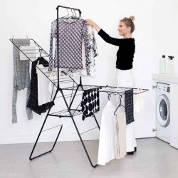 מתלה כביסה מתקפל 25 מטר HangOn + מוט תלייה Brabantia